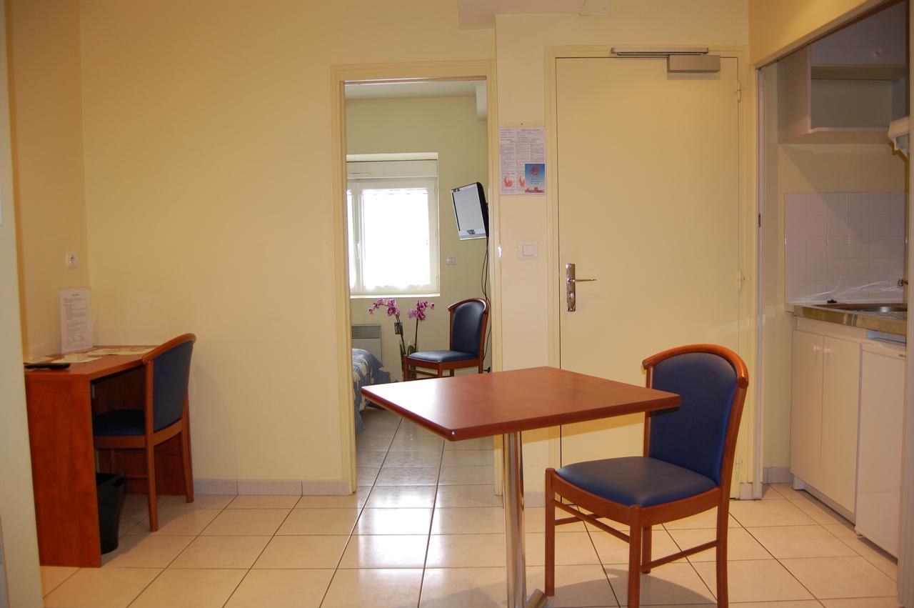 Appart'Hotel La Suze Sur Sarthe エクステリア 写真