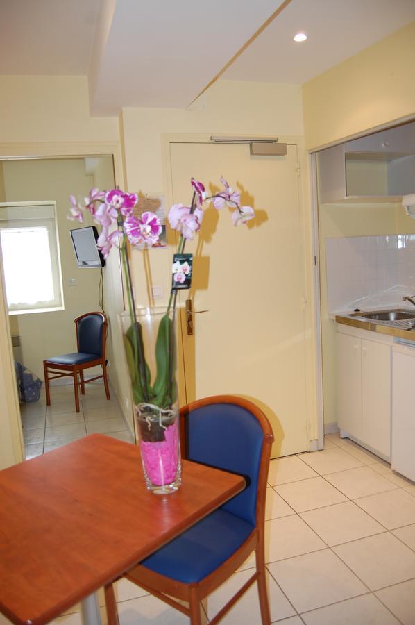 Appart'Hotel La Suze Sur Sarthe エクステリア 写真