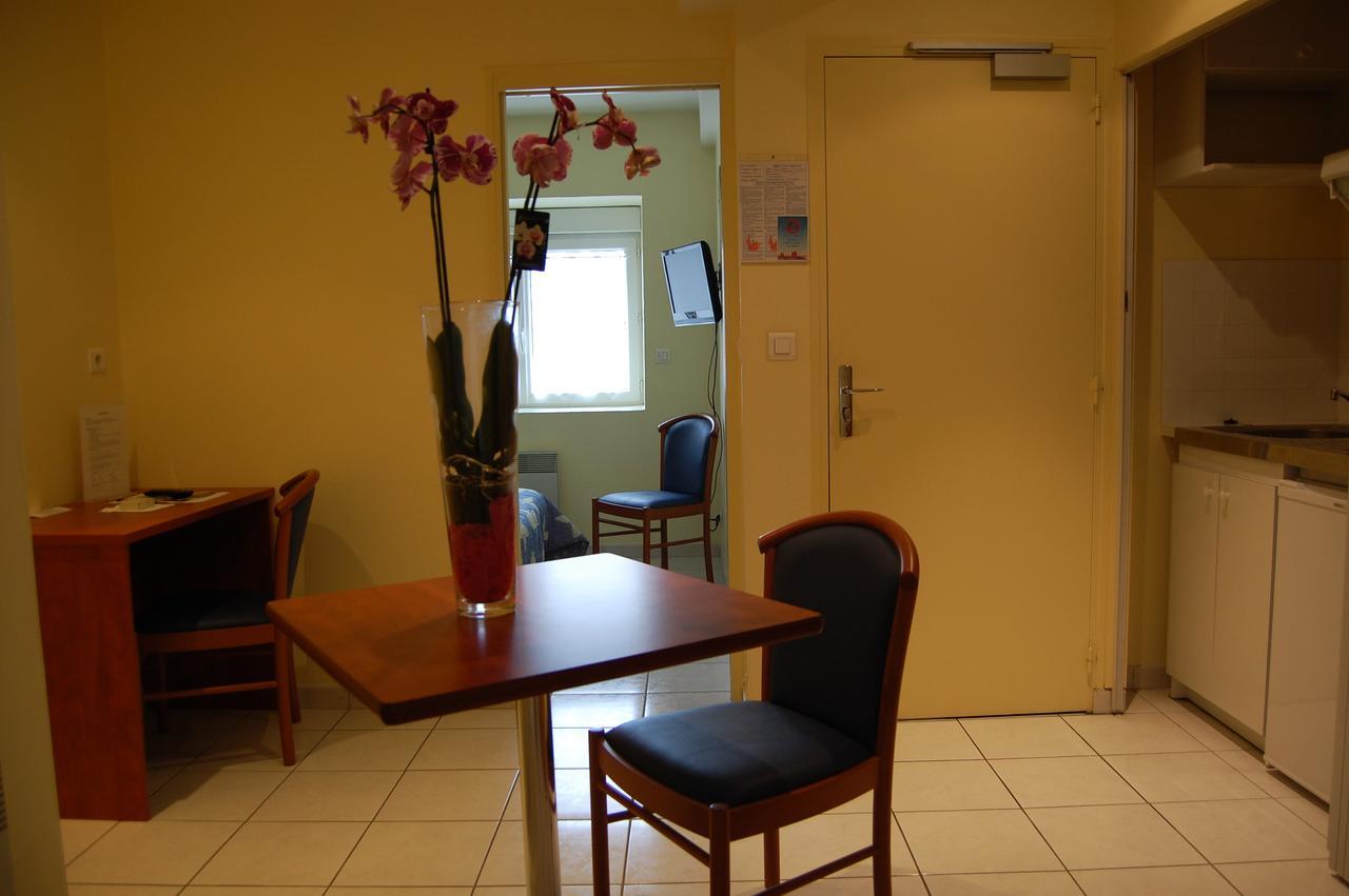 Appart'Hotel La Suze Sur Sarthe エクステリア 写真